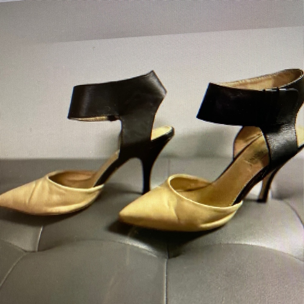 Steve Madden Black and Tan Heels